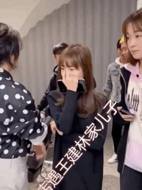 娱乐吃瓜女朋友,吃瓜女友们的幕后故事 第1张 娱乐吃瓜女朋友,吃瓜女友们的幕后故事 第1张